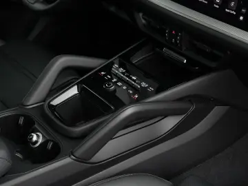 E-Hybrid Coupé SPORTDESIGN-PAKET-INNODRIVE-BOSE