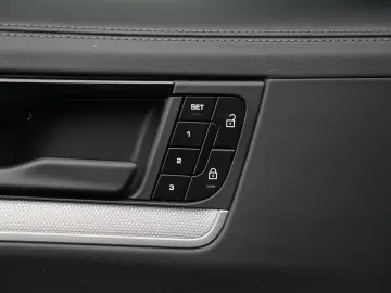 E-Hybrid Coupé SPORTDESIGN-PAKET-INNODRIVE-BOSE