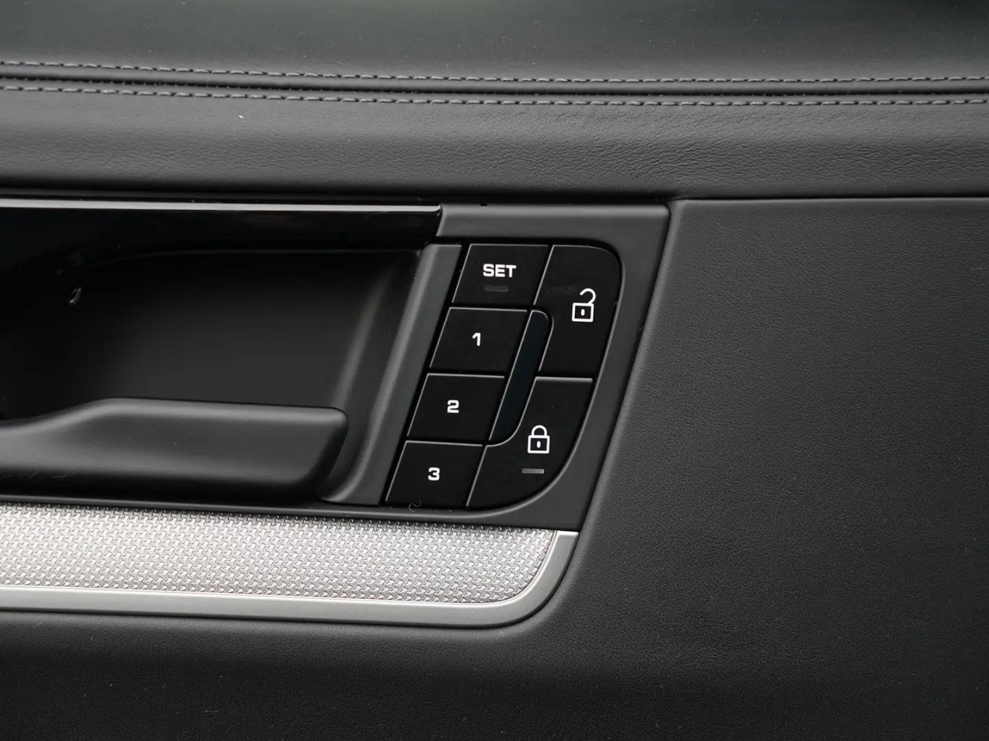 E-Hybrid Coupé SPORTDESIGN-PAKET-INNODRIVE-BOSE