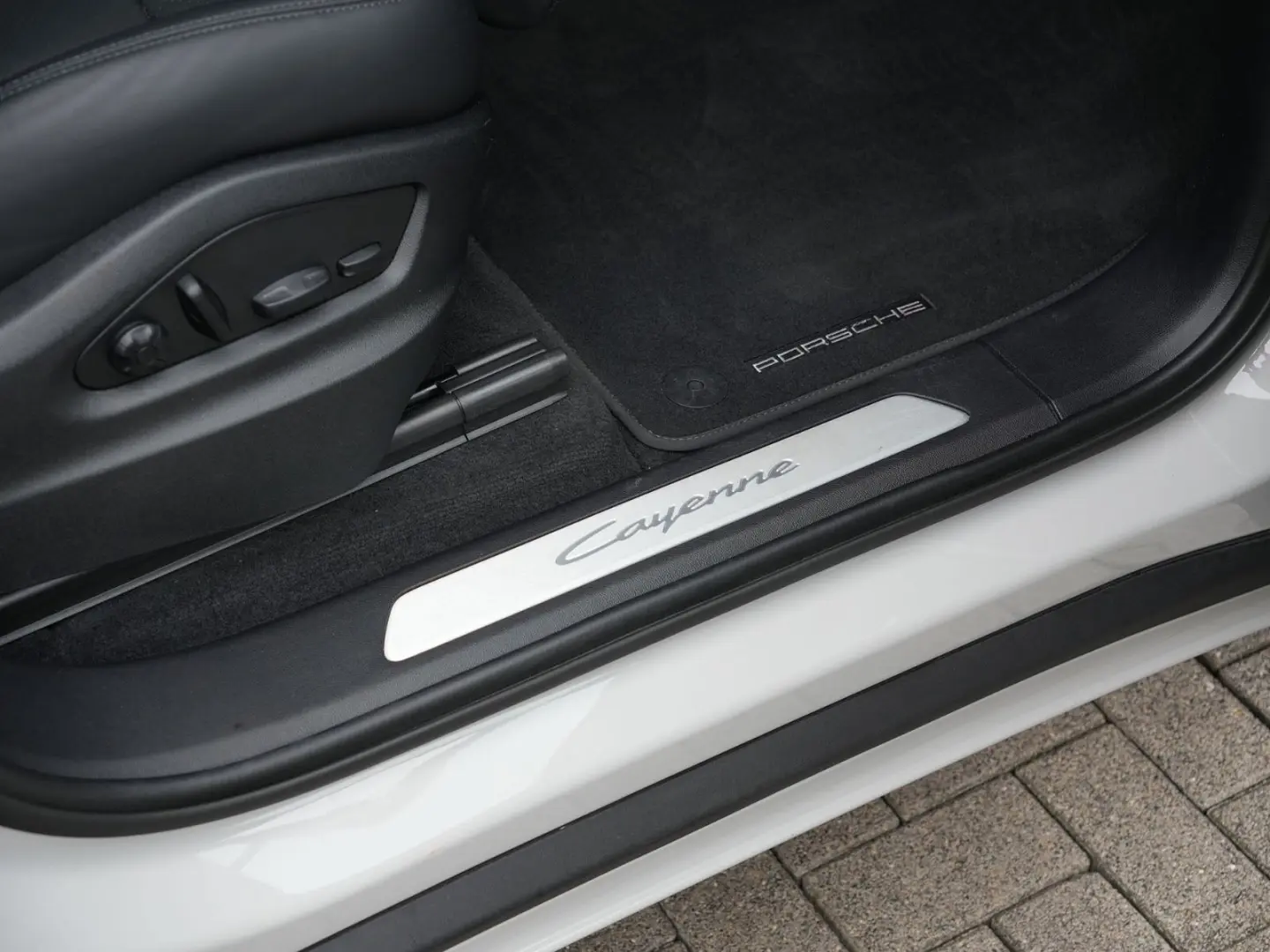 E-Hybrid Coupé SPORTDESIGN-PAKET-INNODRIVE-BOSE