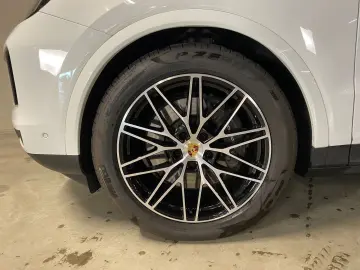 Cayenne E-Hybrid   Nachtsicht   InnoDrive