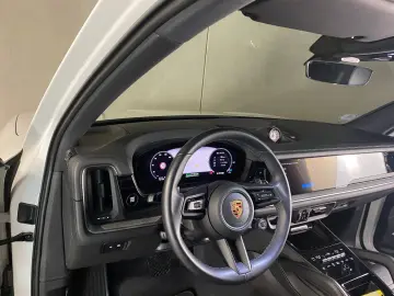 Cayenne E-Hybrid   Nachtsicht   InnoDrive