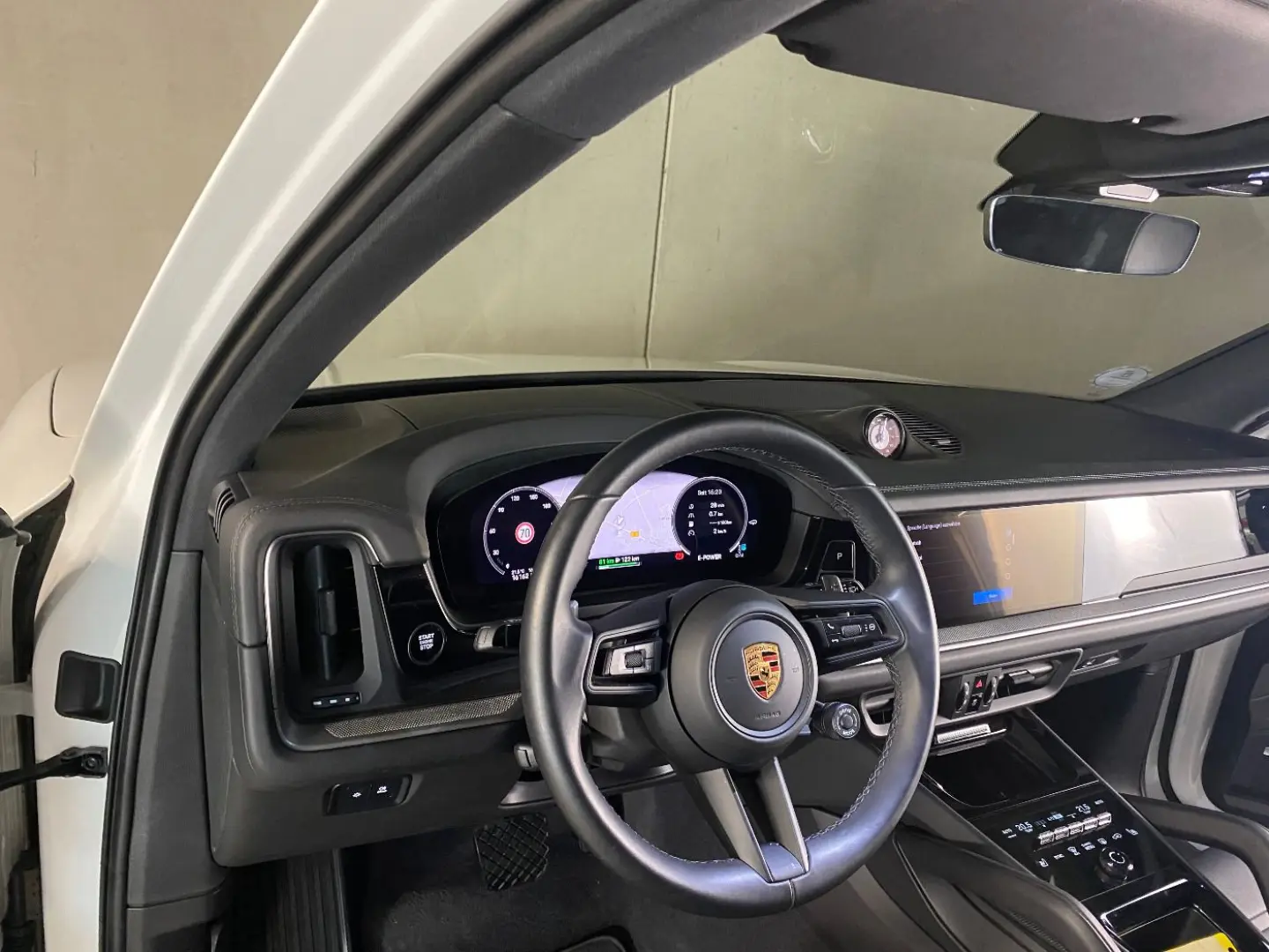 Cayenne E-Hybrid   Nachtsicht   InnoDrive