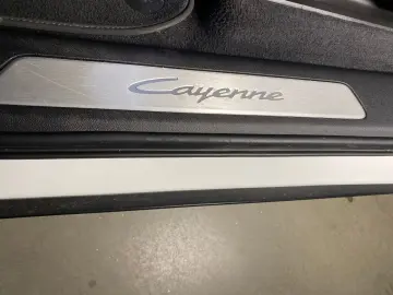 Cayenne E-Hybrid   Nachtsicht   InnoDrive