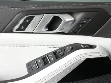 X5 xDr.50e M Sport Pro AHK Widescreen 2Achs HiF