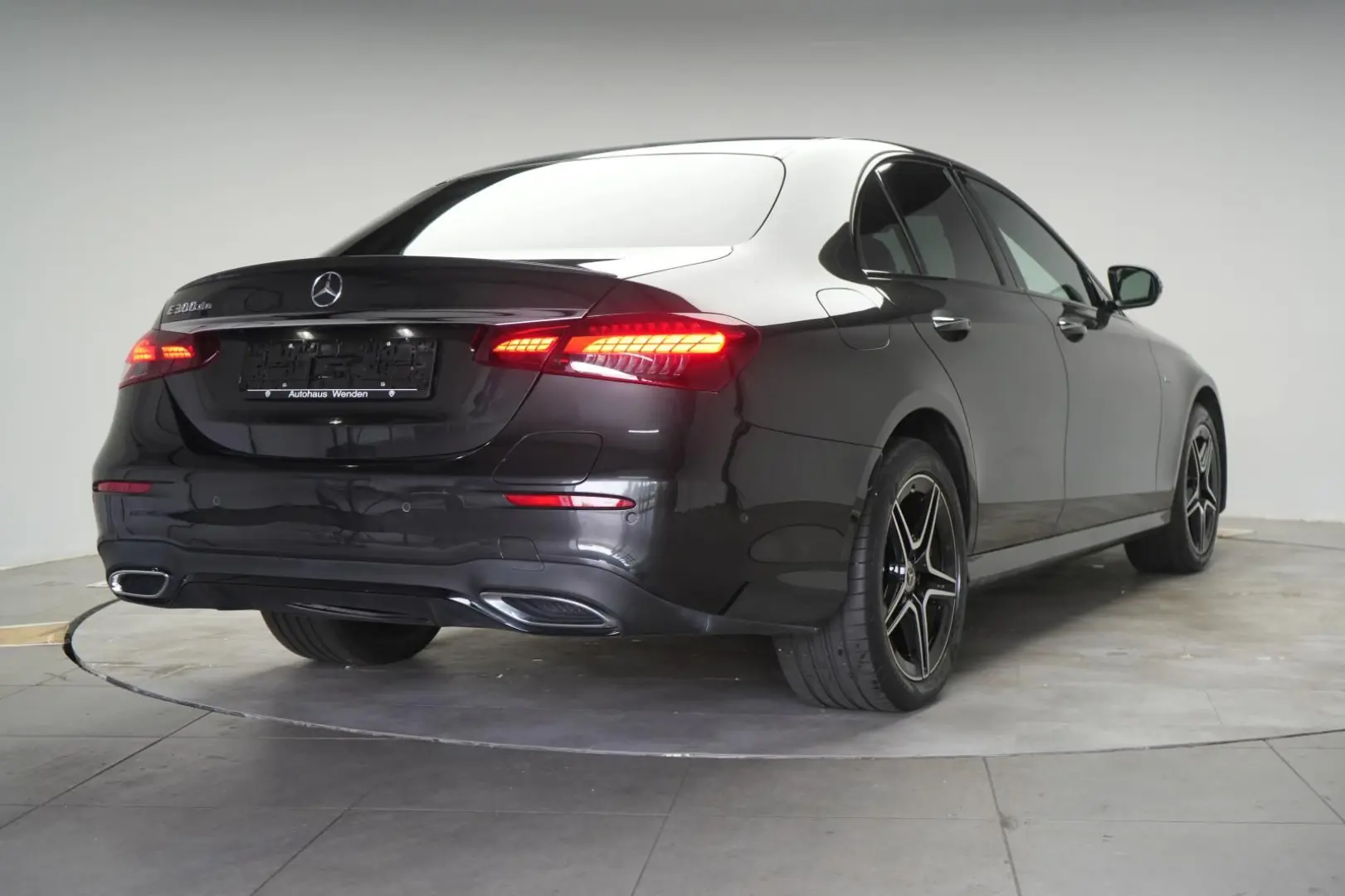 E 300 de 9G-Tronic AMG Navi Temp Kamera Burmeste