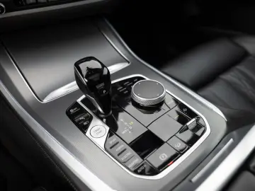 X5 xDrive 45e M-Sport PANO AHK HUD LASER LED ACC