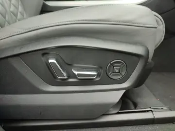 Q8 SUV 55 TFSI e quattro S line HD Matrix HeadUp