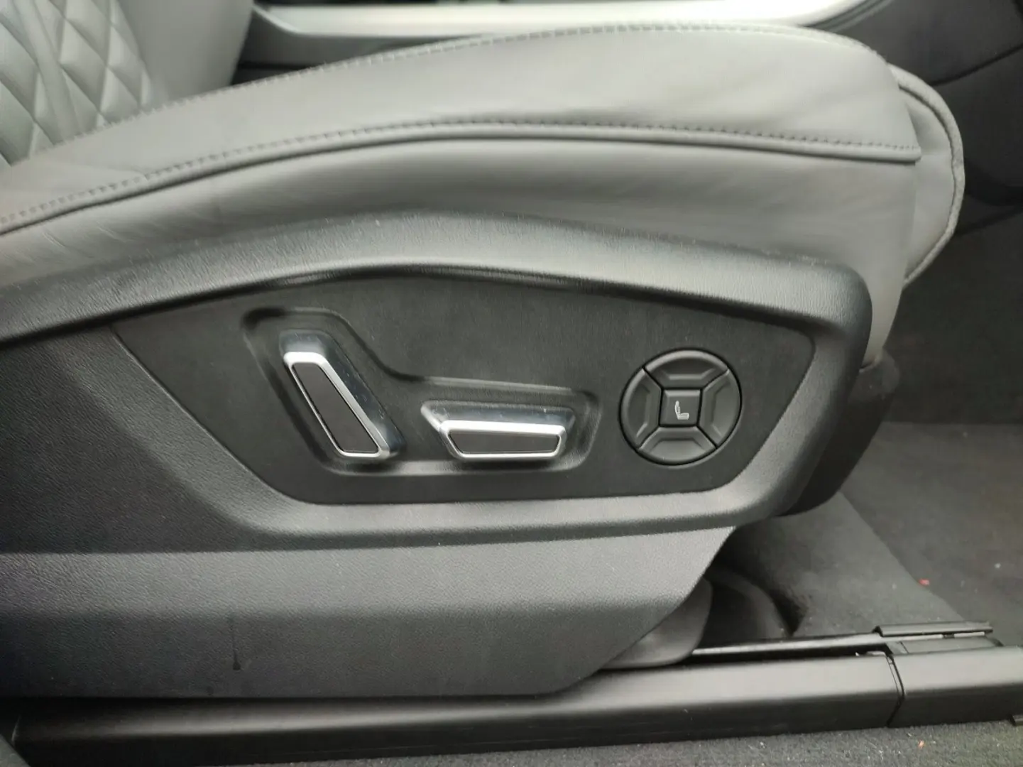 Q8 SUV 55 TFSI e quattro S line HD Matrix HeadUp