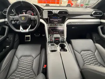 Urus B&O HeadUp Pano