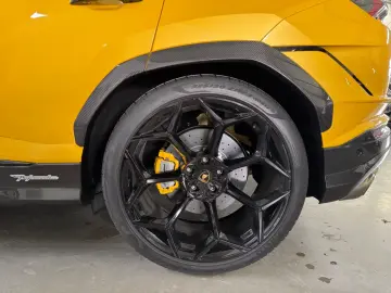 Urus 4.0 V8 Performante CARBON BANG&OLUFSEN 23