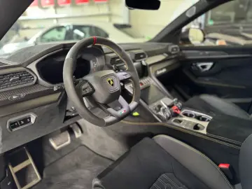 Urus 4.0 V8 Performante CARBON BANG&OLUFSEN 23