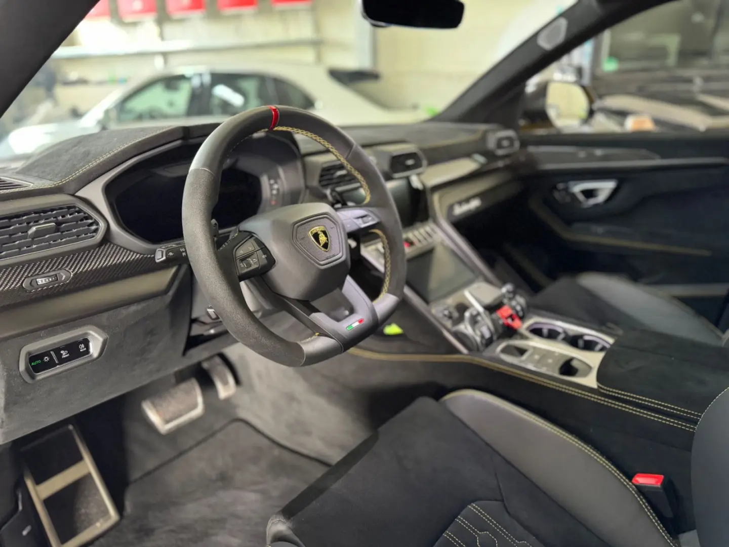 Urus 4.0 V8 Performante CARBON BANG&OLUFSEN 23