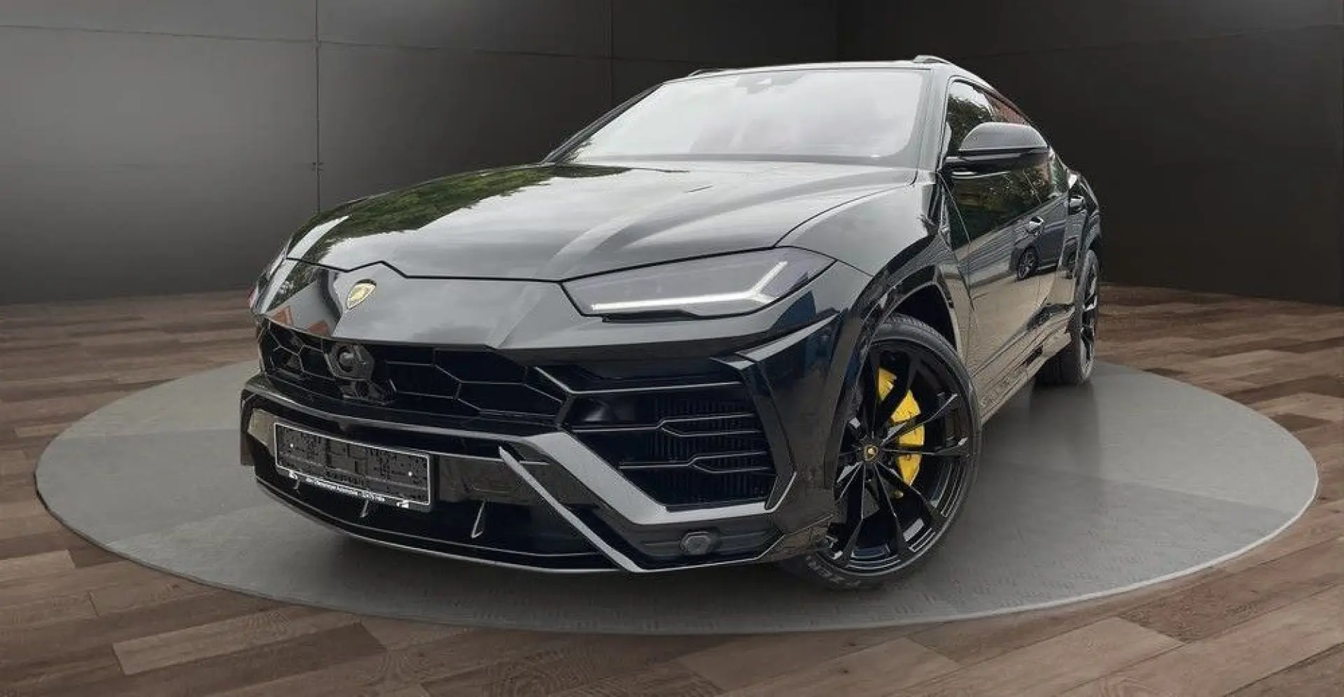 Urus B&O PANO 23  MASSAGE AMBIENTE