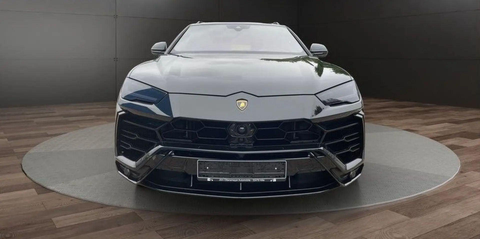 Urus B&O PANO 23  MASSAGE AMBIENTE