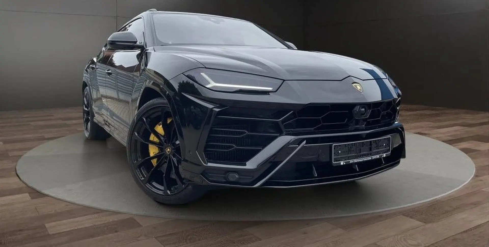 Urus B&O PANO 23  MASSAGE AMBIENTE