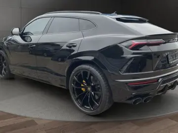 Urus B&O PANO 23  MASSAGE AMBIENTE