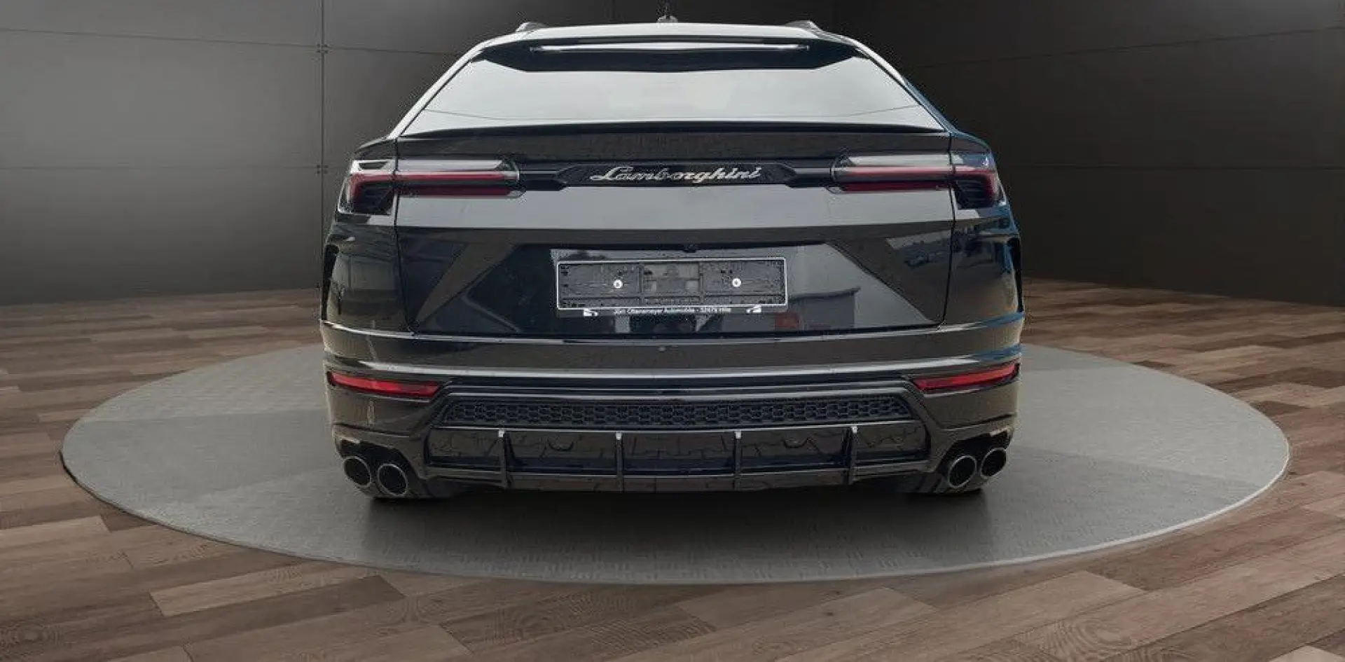 Urus B&O PANO 23  MASSAGE AMBIENTE