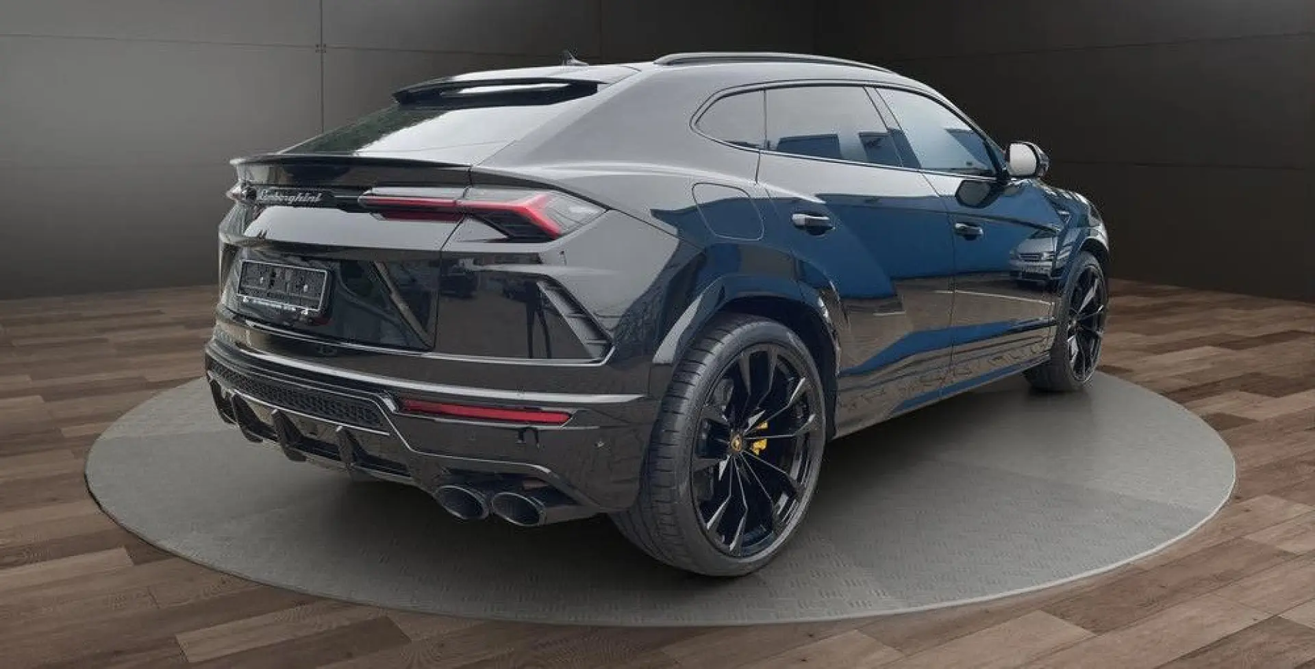 Urus B&O PANO 23  MASSAGE AMBIENTE