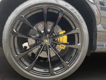 Urus B&O PANO 23  MASSAGE AMBIENTE