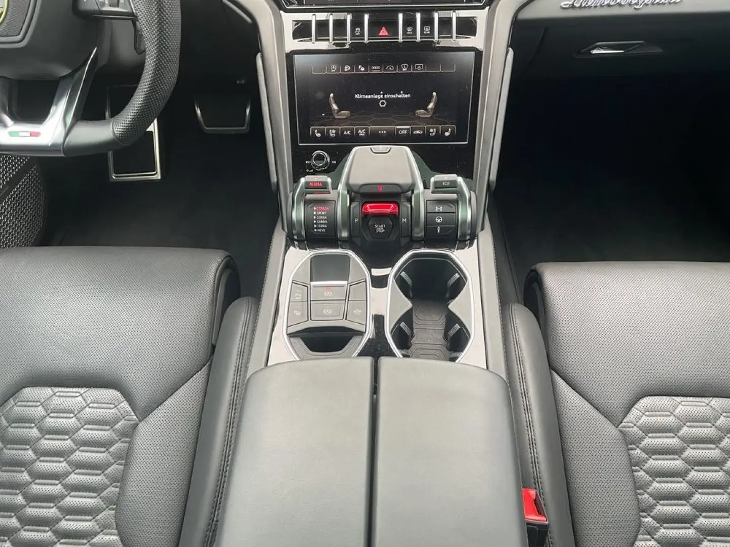 Urus B&O PANO 23  MASSAGE AMBIENTE