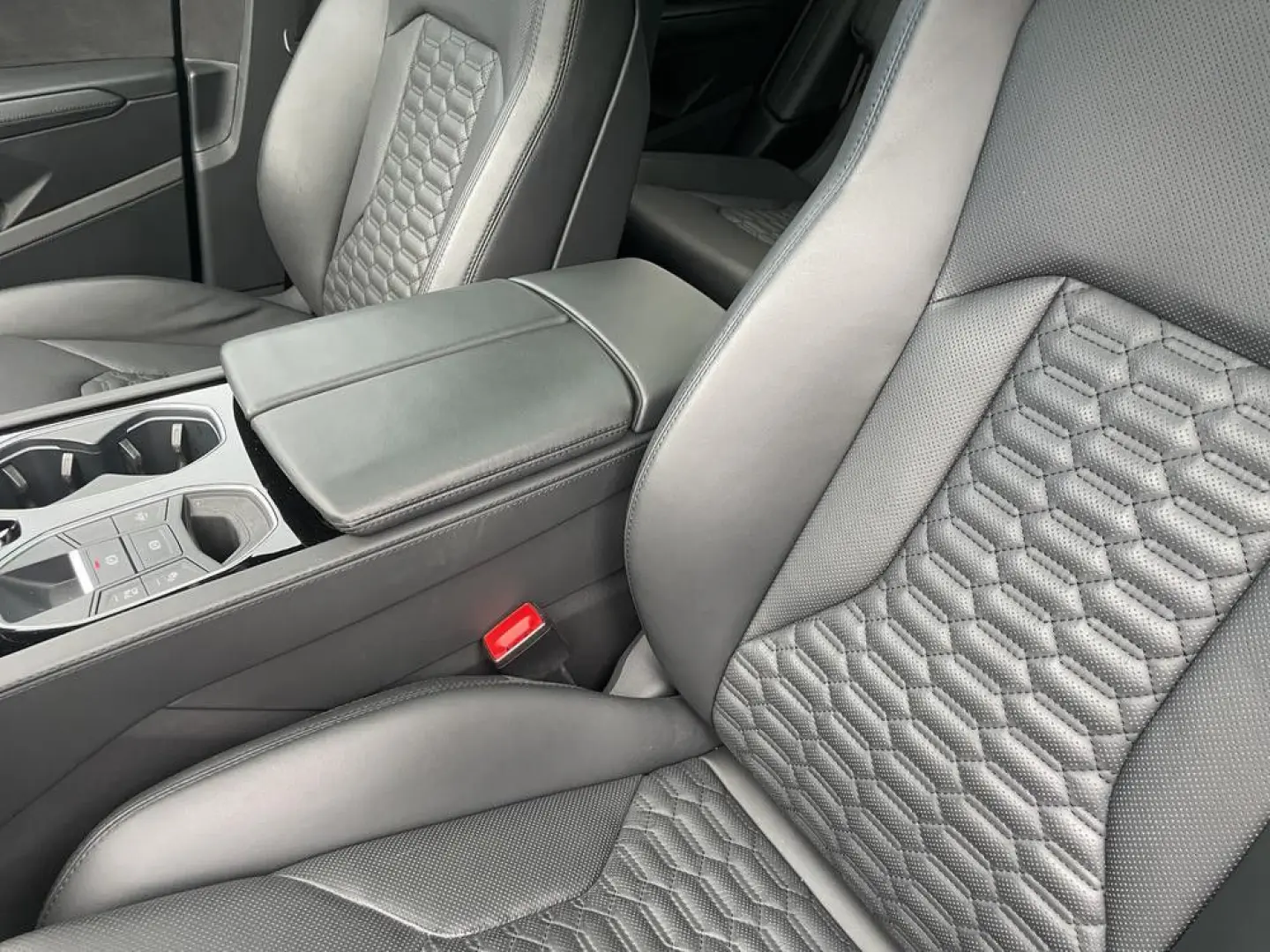 Urus B&O PANO 23  MASSAGE AMBIENTE