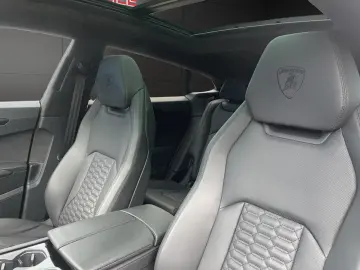 Urus B&O PANO 23  MASSAGE AMBIENTE