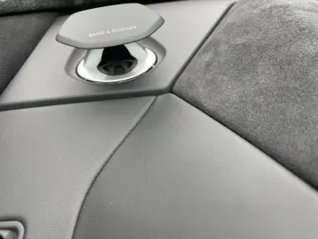 Urus B&O PANO 23  MASSAGE AMBIENTE