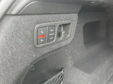 Urus B&O PANO 23  MASSAGE AMBIENTE