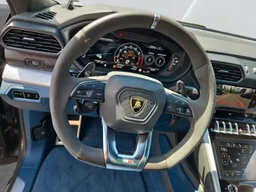 Urus Akrapovic KeramikPano Carbon HUD B&O