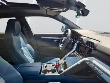 Urus Akrapovic KeramikPano Carbon HUD B&O