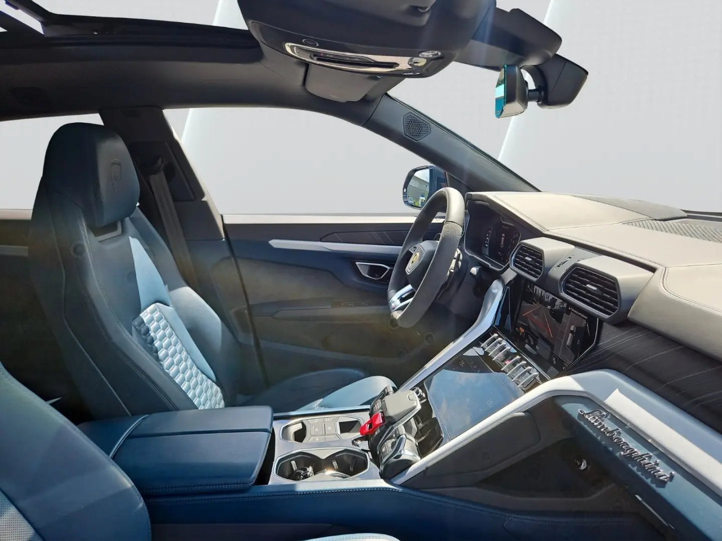 Urus Akrapovic KeramikPano Carbon HUD B&O