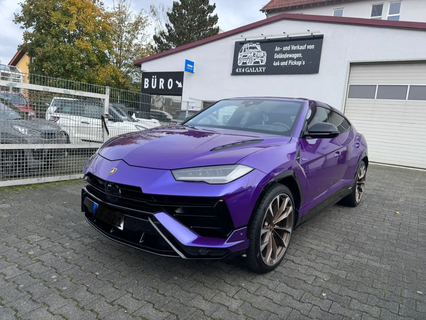 Urus S Viola Mithras-Nero Ade Acrapovich