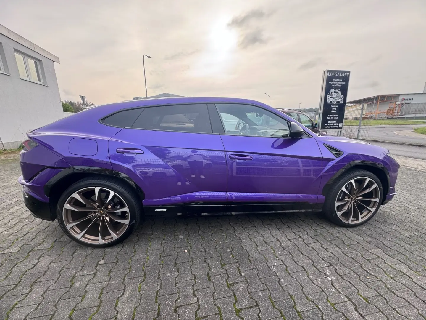 Urus S Viola Mithras-Nero Ade Acrapovich