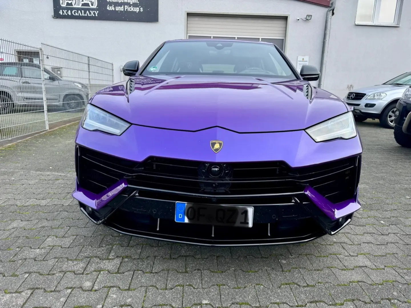 Urus S Viola Mithras-Nero Ade Acrapovich