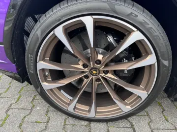 Urus S Viola Mithras-Nero Ade Acrapovich