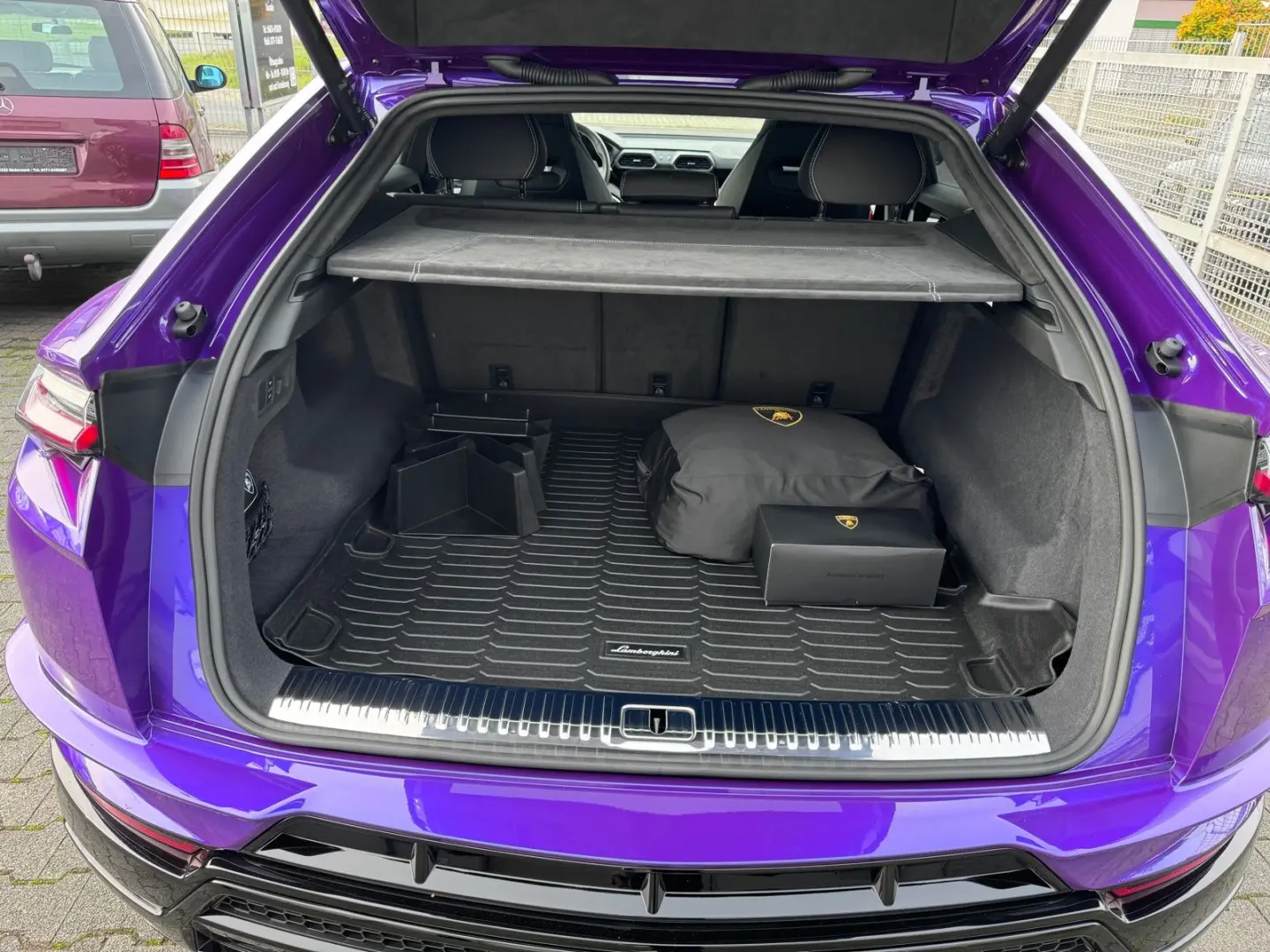 Urus S Viola Mithras-Nero Ade Acrapovich