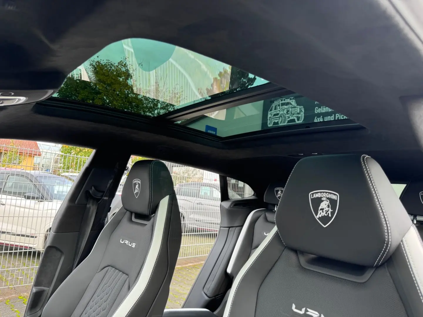 Urus S Viola Mithras-Nero Ade Acrapovich