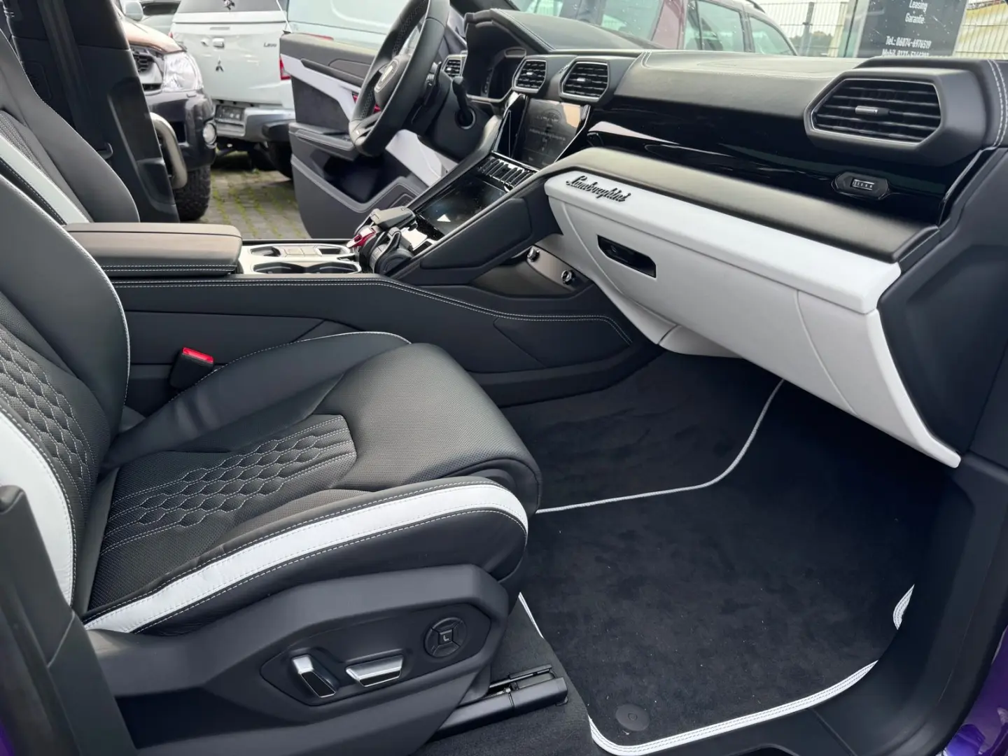 Urus S Viola Mithras-Nero Ade Acrapovich