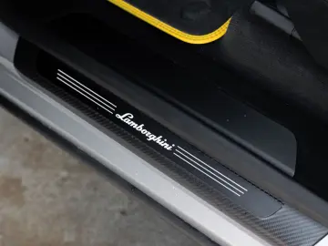 Urus Performante Full Carbon PPF Akrapovic 23