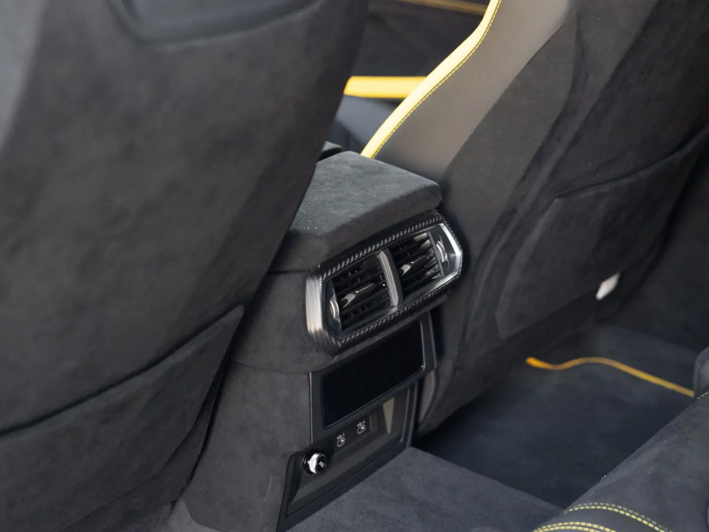 Urus Performante Full Carbon PPF Akrapovic 23