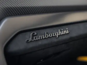 Urus Performante Full Carbon PPF Akrapovic 23