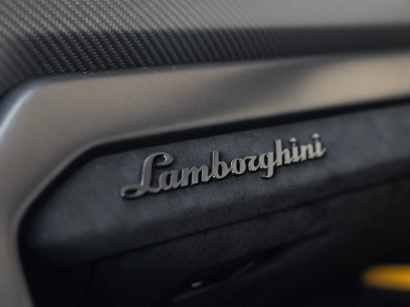 Urus Performante Full Carbon PPF Akrapovic 23