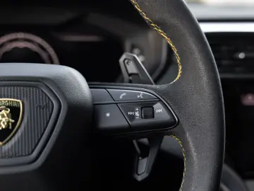 Urus Performante Full Carbon PPF Akrapovic 23