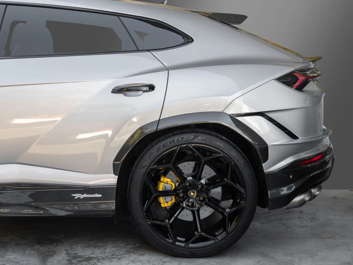 Urus Performante Full Carbon PPF Akrapovic 23