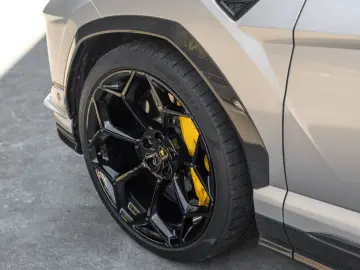 Urus Performante Full Carbon PPF Akrapovic 23