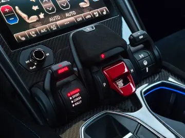 Urus 4.0V8 Performante CARBON B&O ALCANTARA PANO