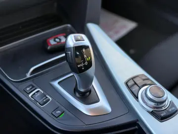 BMW Seria 3 318d Touring Steptronic  Sport Line