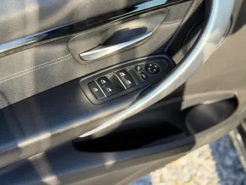 BMW Seria 3 318d Touring Steptronic  Sport Line