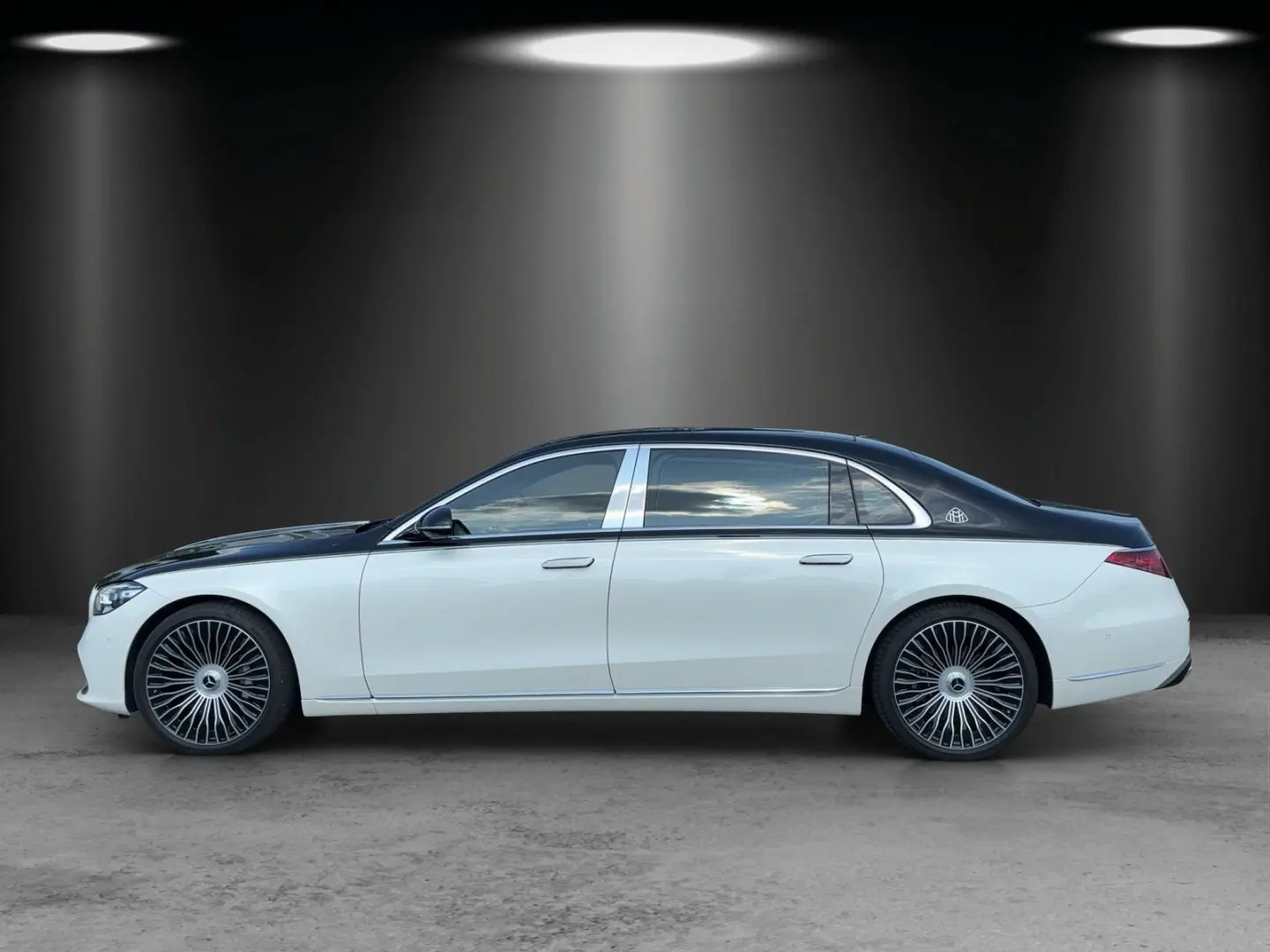 S580 Maybach TwoTone FirsClass FondTV DRIVEPILOT